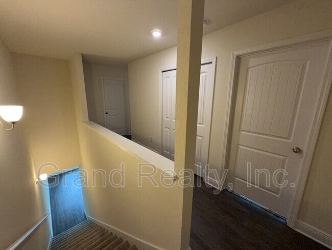 Building Photo - 4393 Village Oak Ln