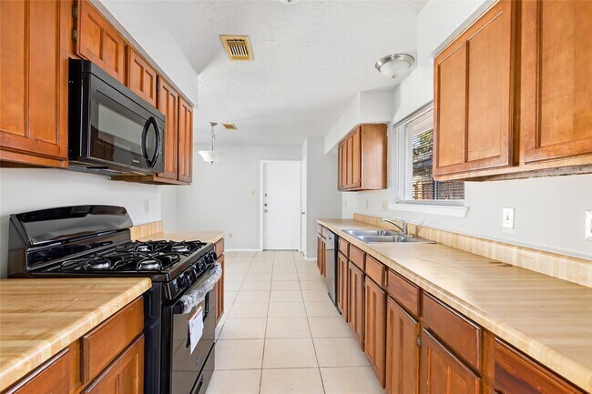 Building Photo - 7310 Maple Walk Dr