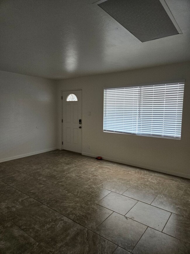 Building Photo - 2 Bedroom, 2 Bath Home.  SECTION 8 ACCEPTED!