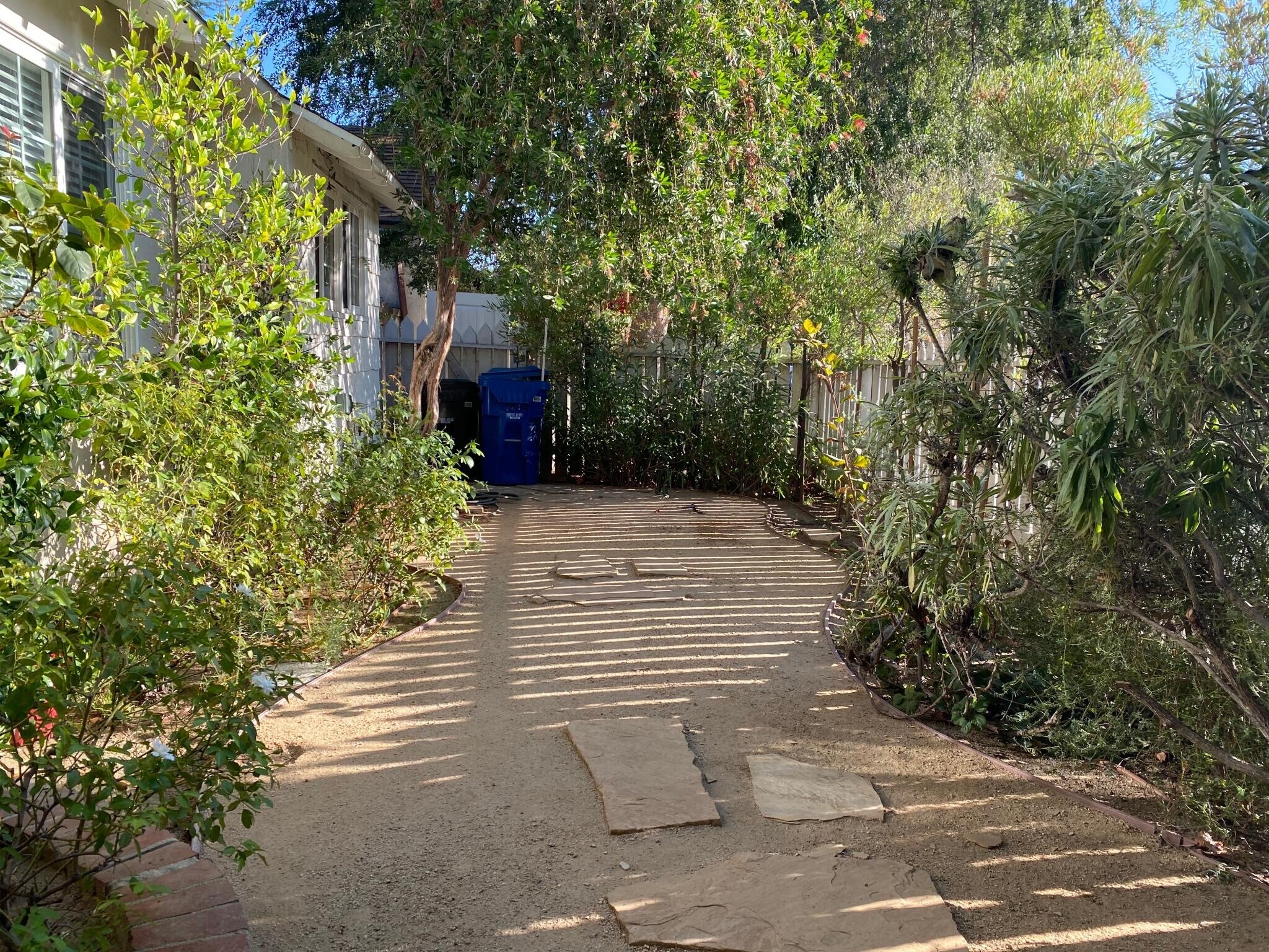 Building Photo - 5460 Kester Ave