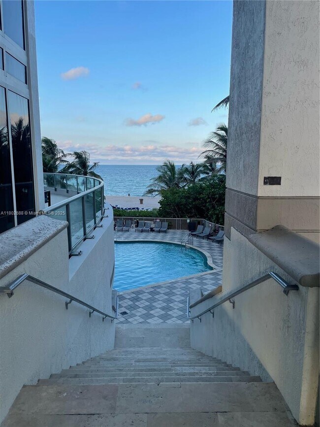 Building Photo - 17375 Collins Ave