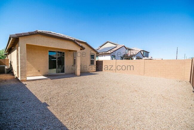 Building Photo - 9129 W Sells Dr