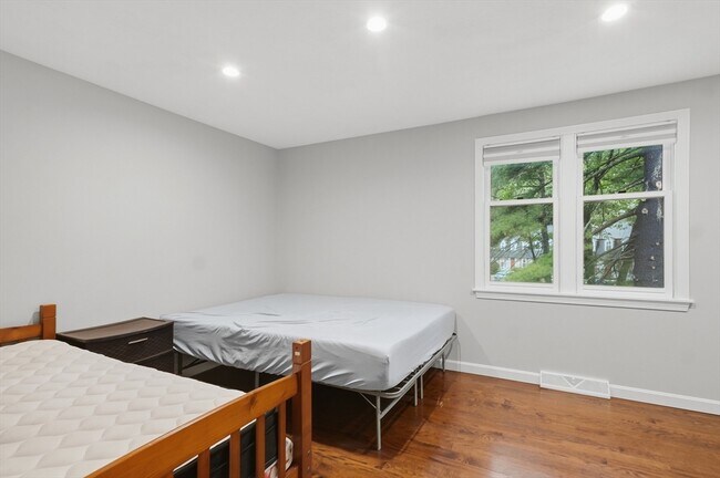 Building Photo - 852 Wellman Ave