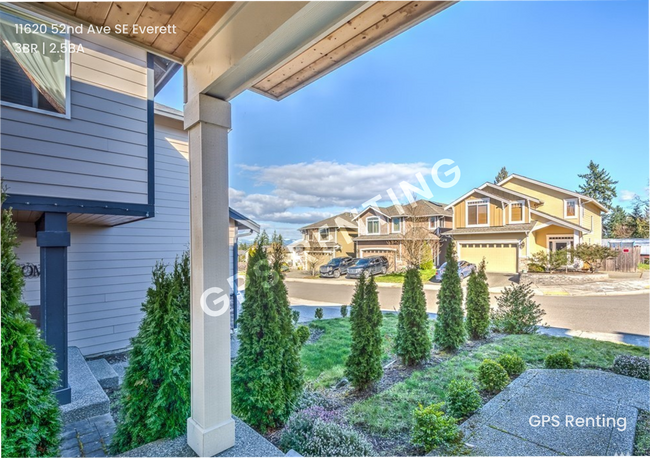 Building Photo - Stylish And Sleek Everett Home On A Quiet ...