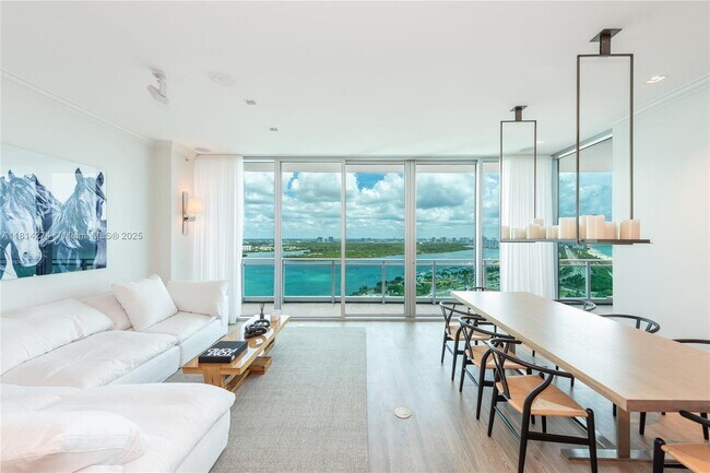 Primary Photo - 10295 Collins Ave