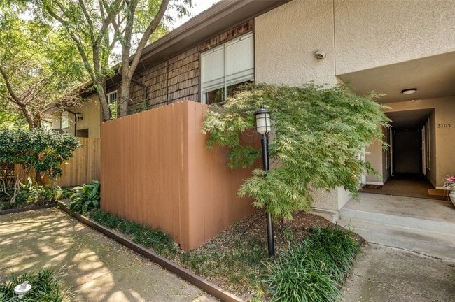 Building Photo - 3105 Wycliff Ave