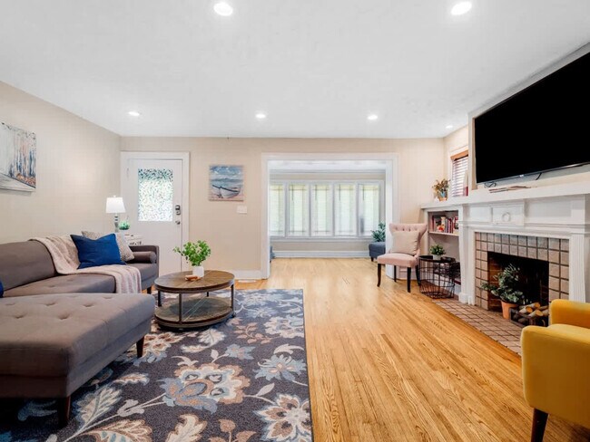 Building Photo - 3222 West Blvd