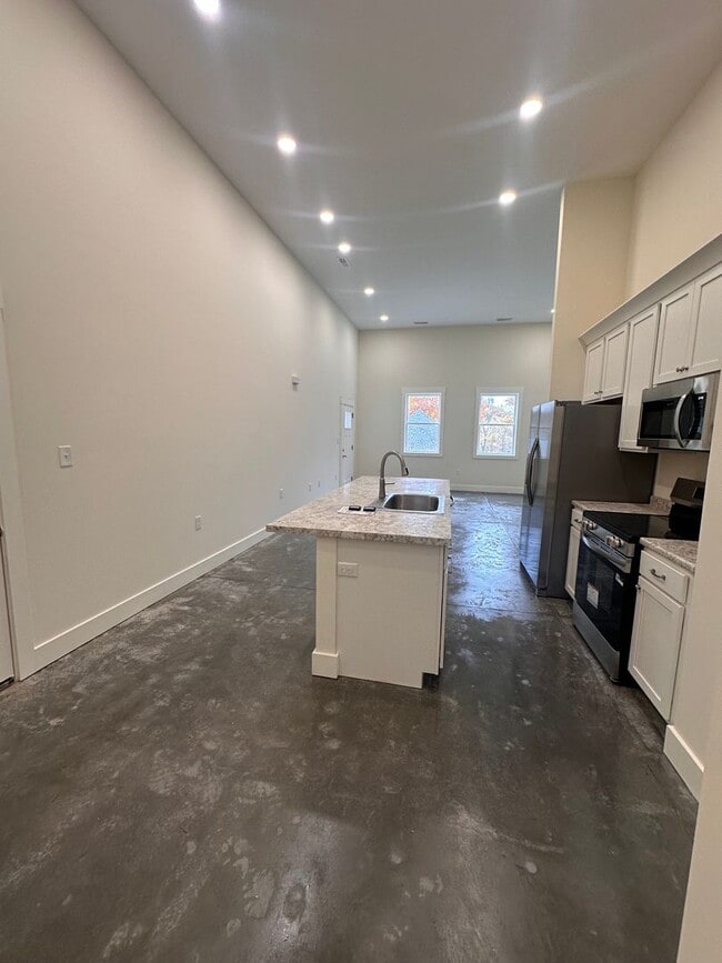 Building Photo - Basement Apartment 1BR/1BA New build in Clinton