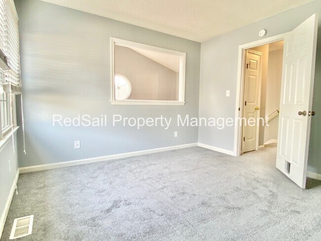 Building Photo - Yorktown Crossing Townhouse!!!