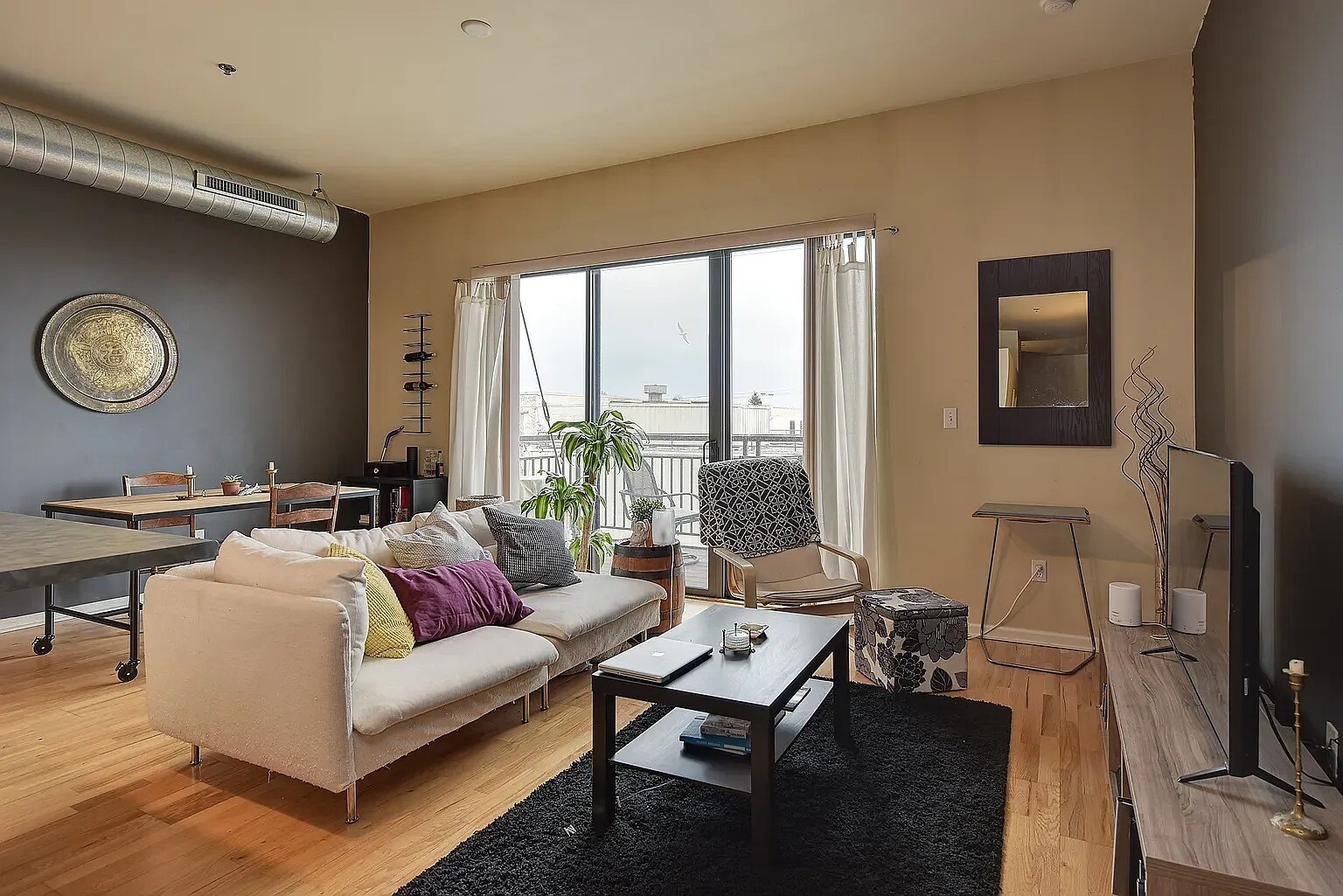 Building Photo - 1924 N Hubbard St