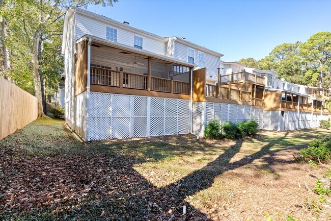 Building Photo - 270 Hillcrest Rd