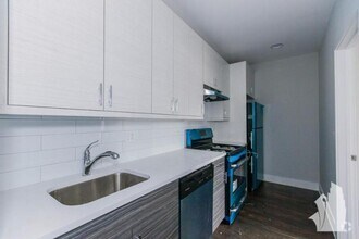 Building Photo - 2 bedroom in Chicago IL 60613