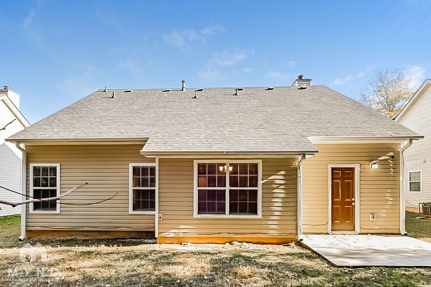 Building Photo - 3063 Dogwood Ave