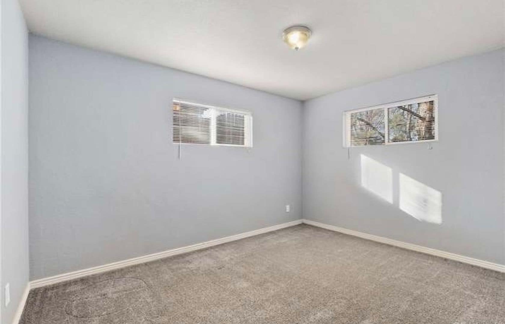 Building Photo - 1050 Locust Pl