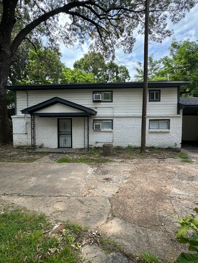 Building Photo - 1413 Ferguson Rd