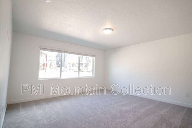 Building Photo - 2484 Wildwood Ln