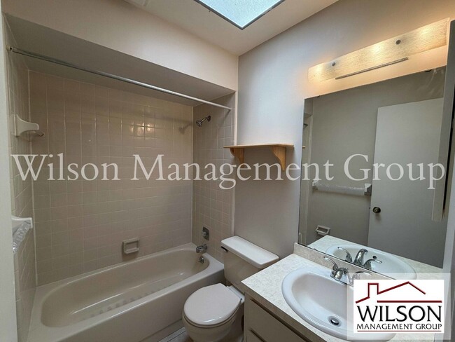 Building Photo - 220 Sunshower Ct