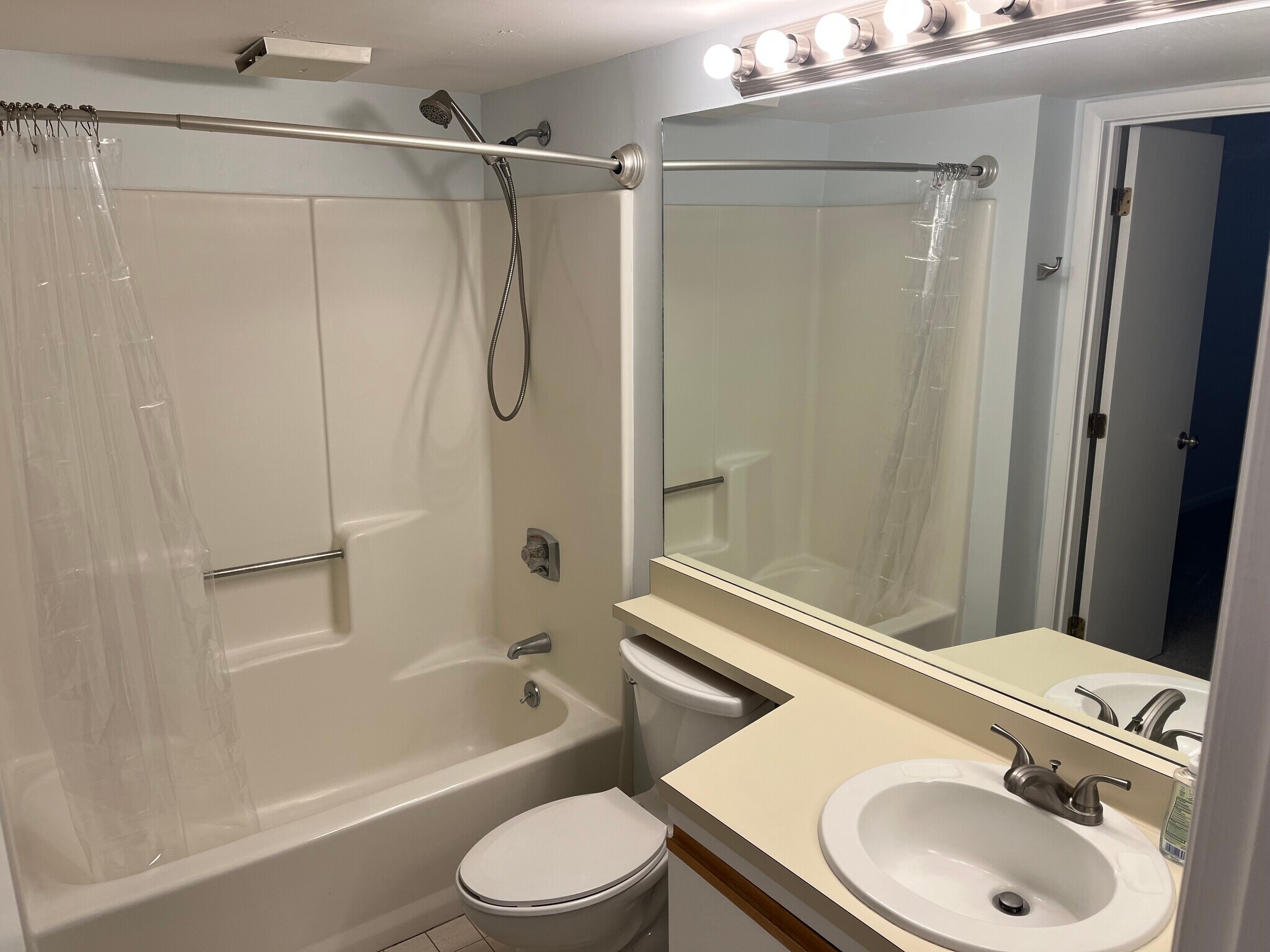 Building Photo - 100 Helmsman Way