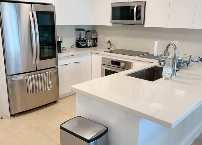 Building Photo - 909 Kapiolani Blvd