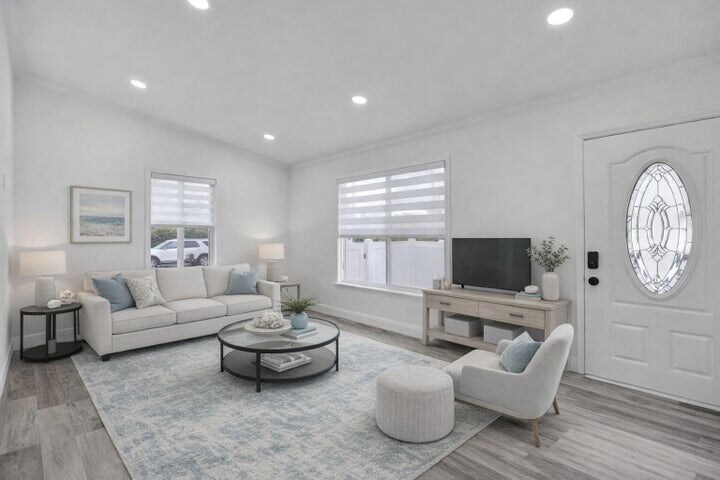 Building Photo - 229 SW 1st Ave