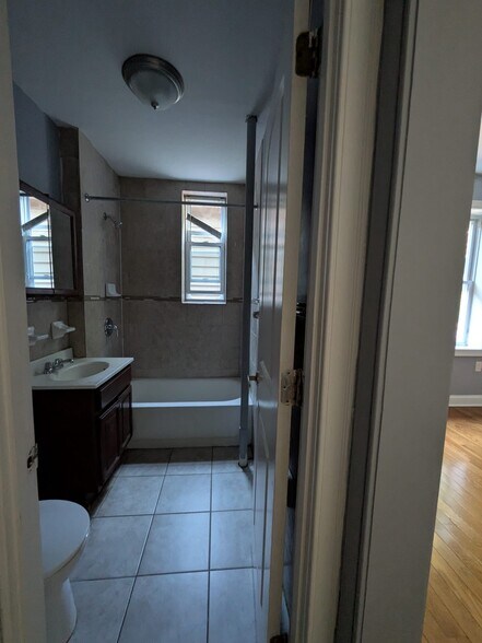 Building Photo - 39 W 29th St