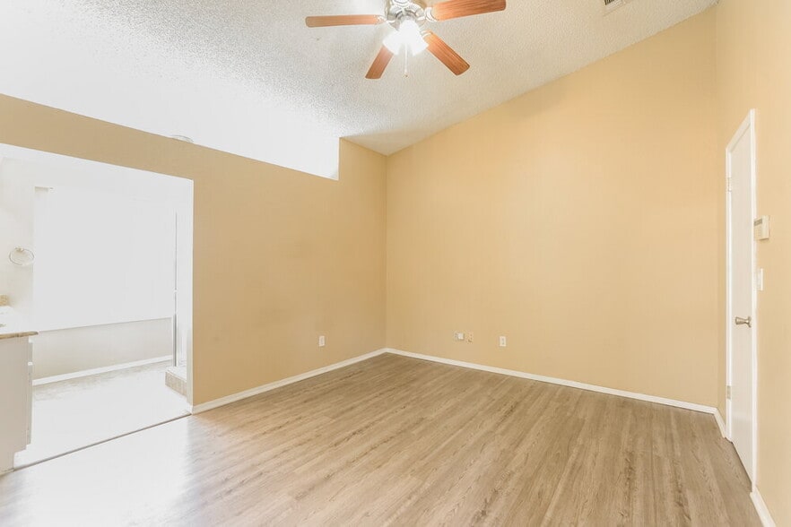 Building Photo - 616 Stoneridge Dr