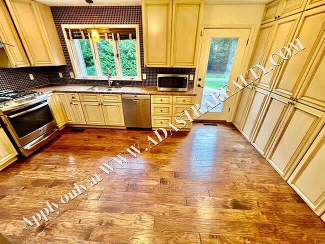 Building Photo - Beautiful 4 Bed 3.5 Bath Home in Fairway-Available NOW!!