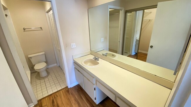 Building Photo - Two Bedroom, Two Bath in Orlando - Priced to Rent!