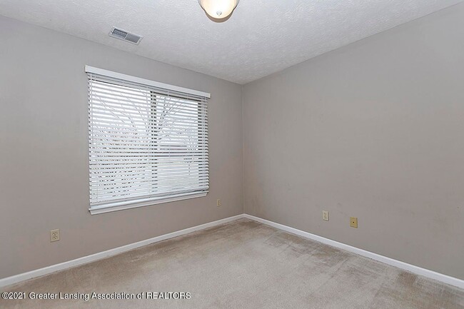 Building Photo - 322 Pere Marquette Dr
