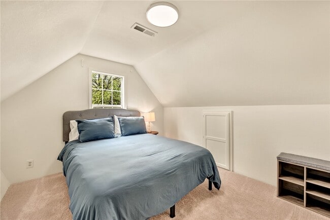 Building Photo - 801 NW C St