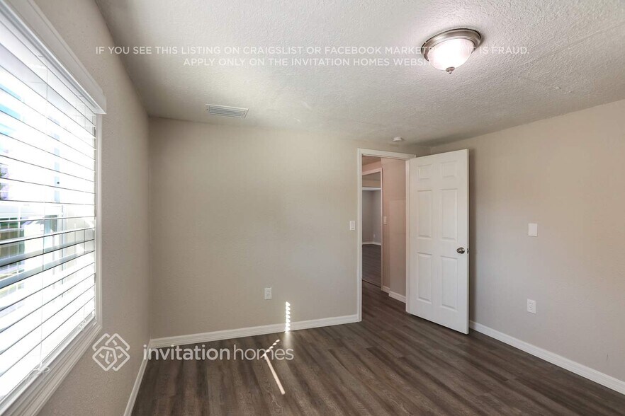 Building Photo - 3423 Garfield Dr