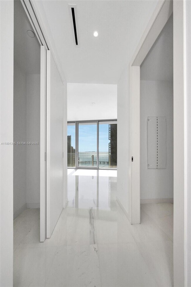 Building Photo - 300 Biscayne Blvd Way