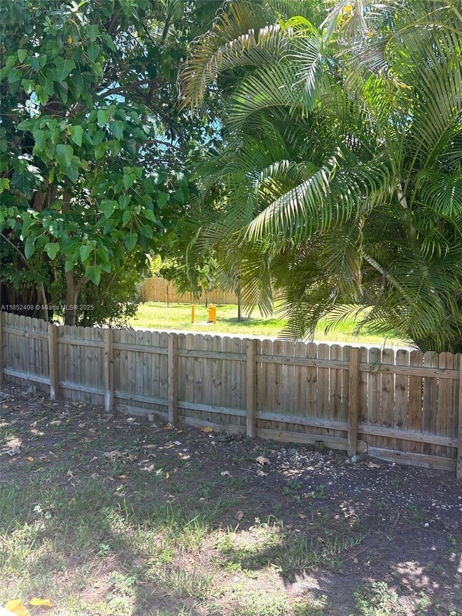Building Photo - 5321 SW 67th Ave