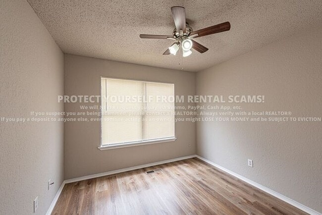 Building Photo - 686 W Martha Dr