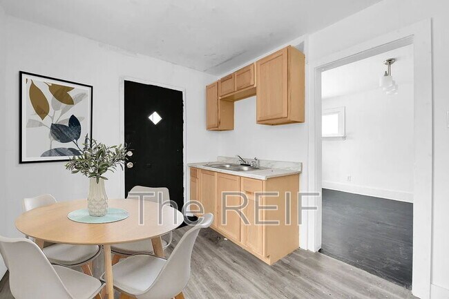 Building Photo - 15906 Alden St