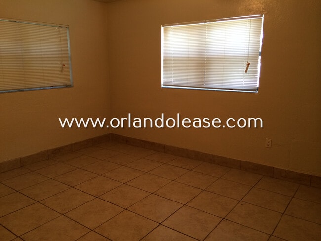 Building Photo - WELL MAINTAINED 3 BEDROOM HOME