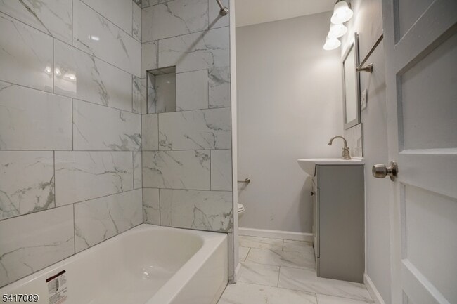 Building Photo - 29 Walnut St