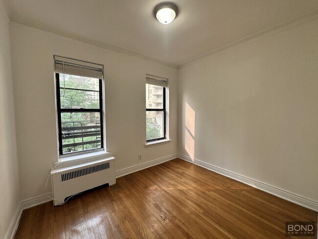 Building Photo - 156 E 85th St