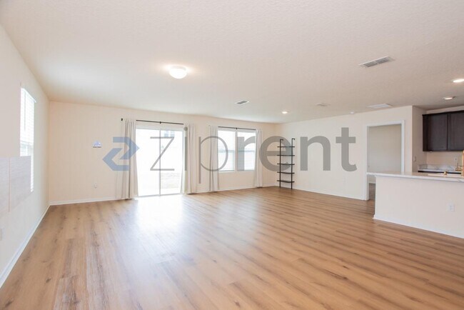 Building Photo - Unit