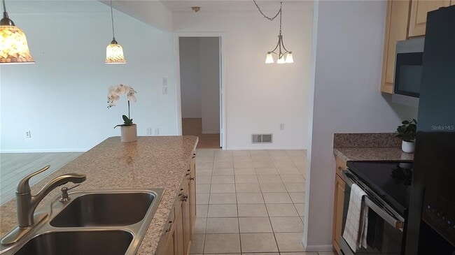 Building Photo - 570 Circlewood Dr