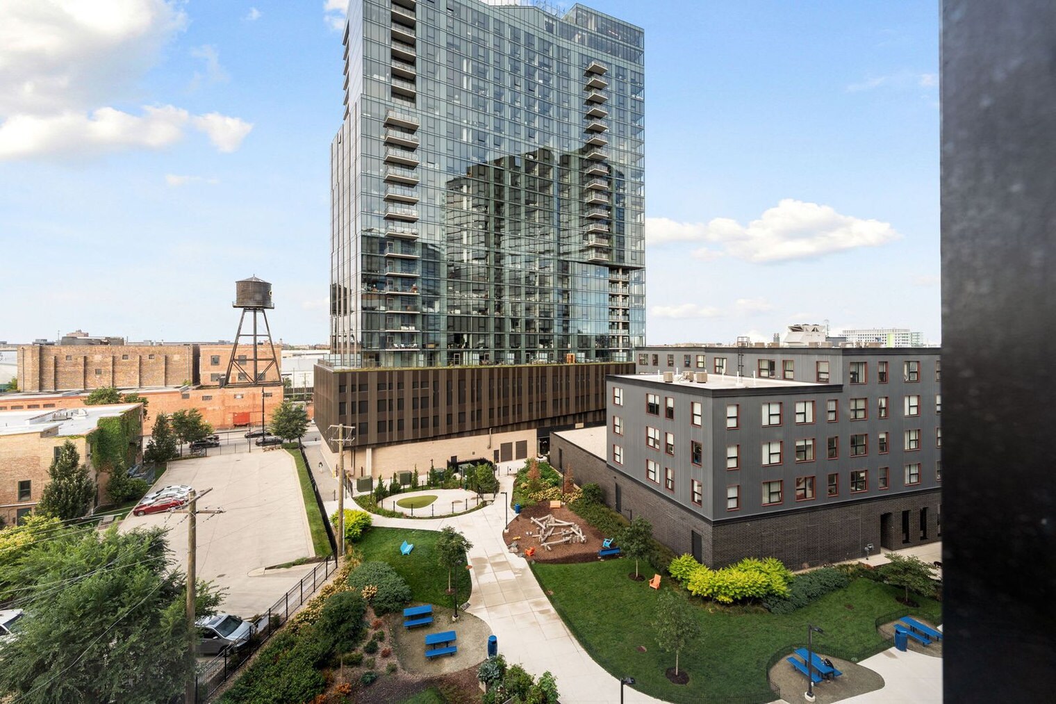 Building Photo - 853 W Blackhawk St