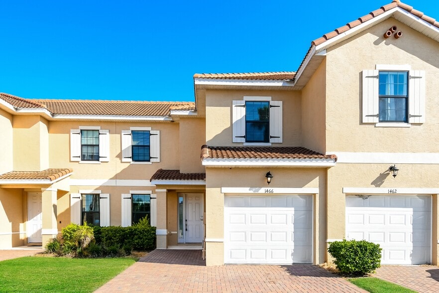 Primary Photo - 1462 Pacific Rd