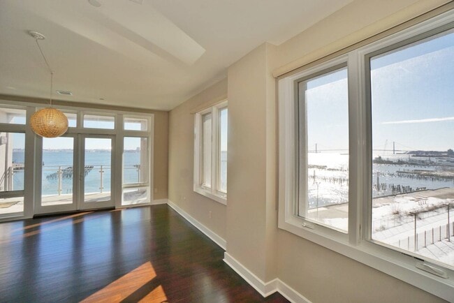 Building Photo - 90 Bay Street Landing