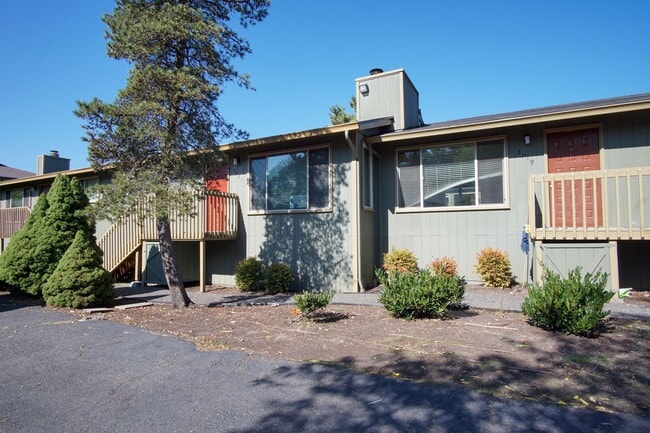 Building Photo - 3717 SE 35th Pl