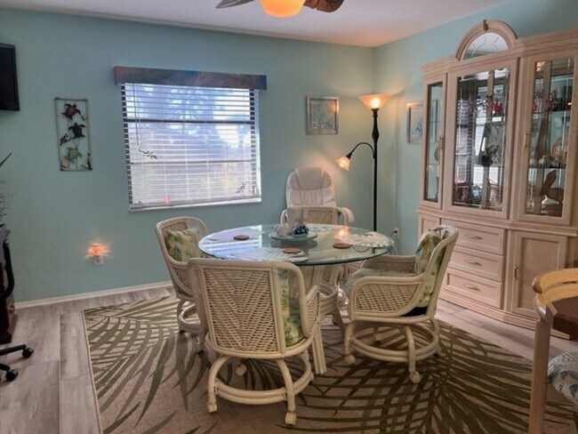 Building Photo - Bring your dog!  2 bedroom, 2 bath, Single family home in South Venice