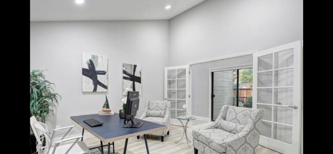 Building Photo - Spacious and beautiful 3 bedroom 2 bath ho...