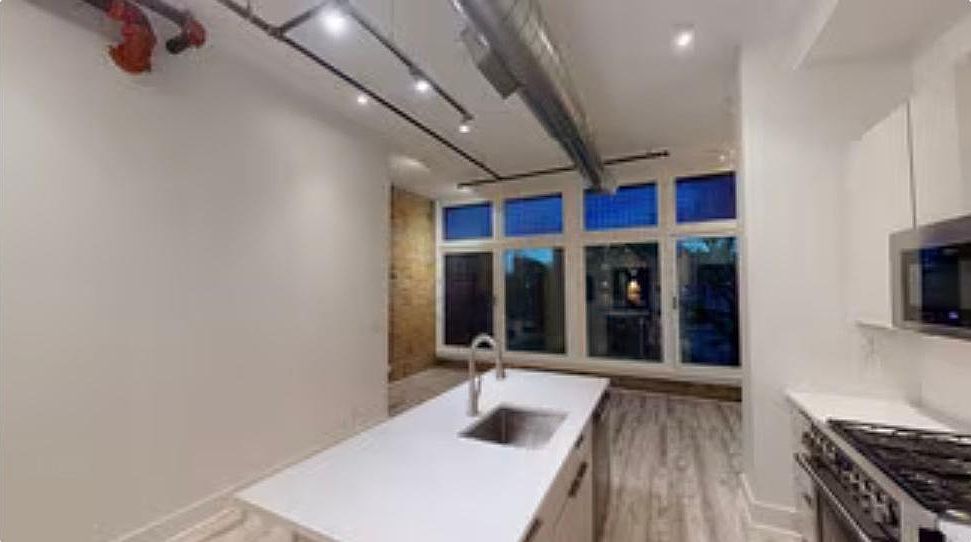 Building Photo - 1710 Elm St