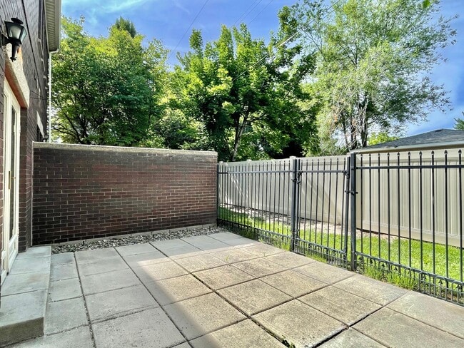 Building Photo - 943 Sage Park Ln S