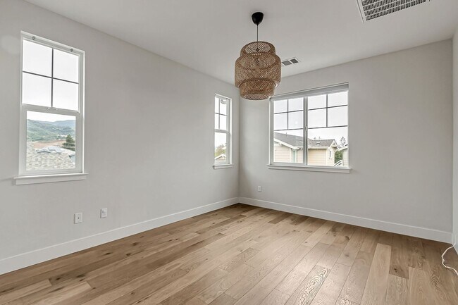 Building Photo - Stunning Home with Modern Upgrades and Pri...