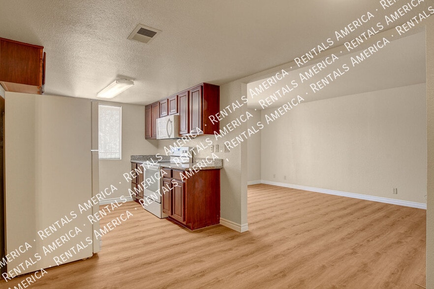Building Photo - 4310 Sandy River Dr